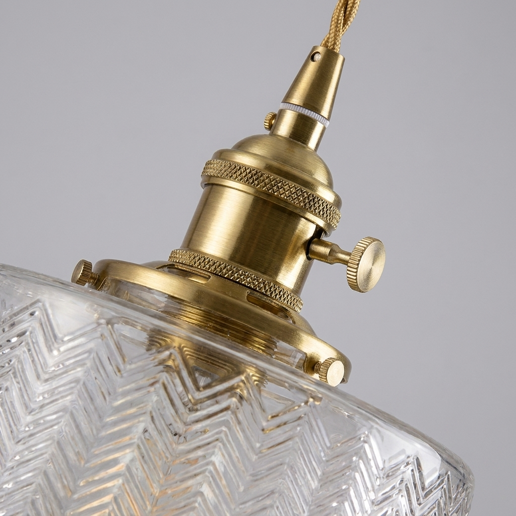 Luminaire Suspension Verre Gravé - Motif Chevron & Laiton Doré eispas