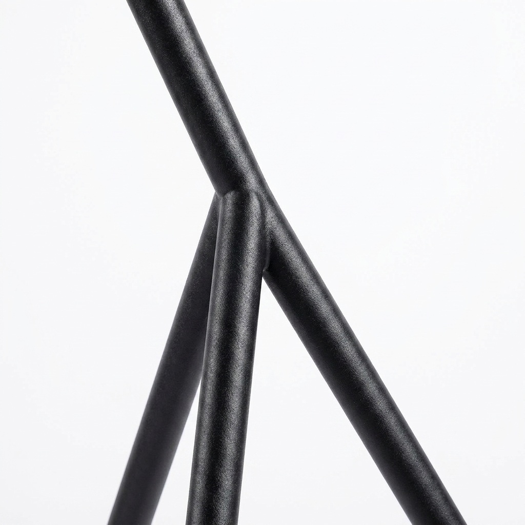 Lampadaire Trépied Rotin - Tige Courbée & Structure Métal Noir eispas